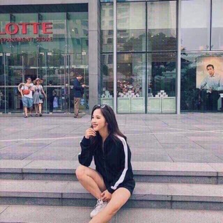 Áo khoác đen chất uni sọc trắng siêu cá tính