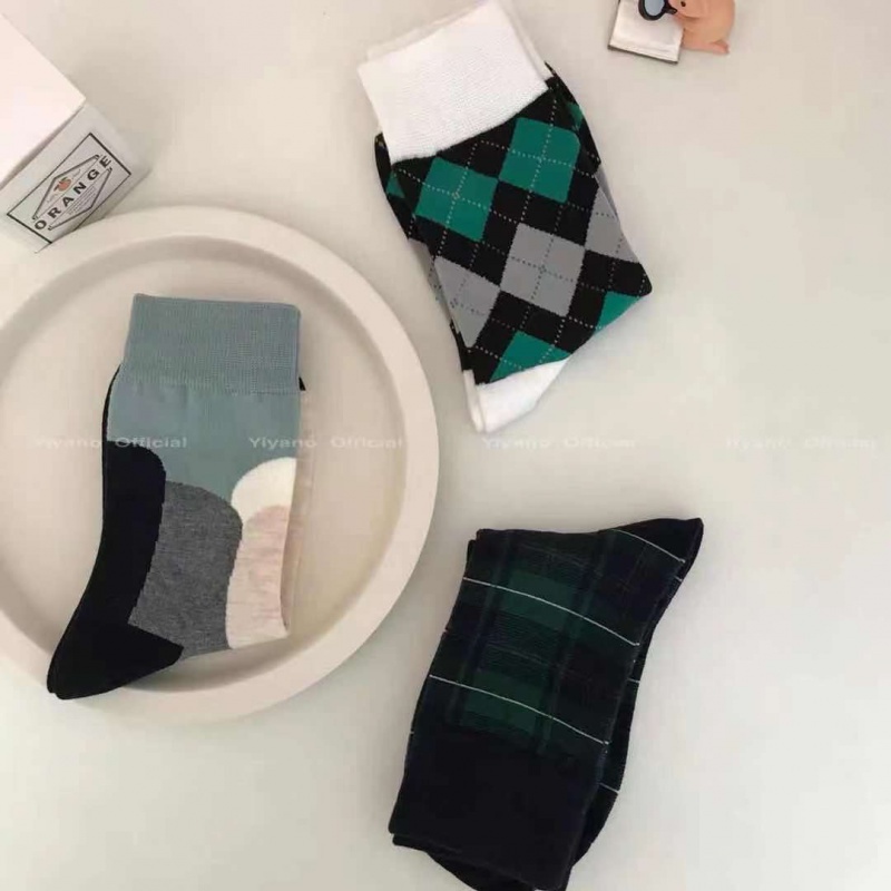 Đôi Vớ Cổ Cao Họa Tiết Hình Thoi Màu Xanh Lá Đậm Phong Cách Mori Thời Trang Hàn Quốc