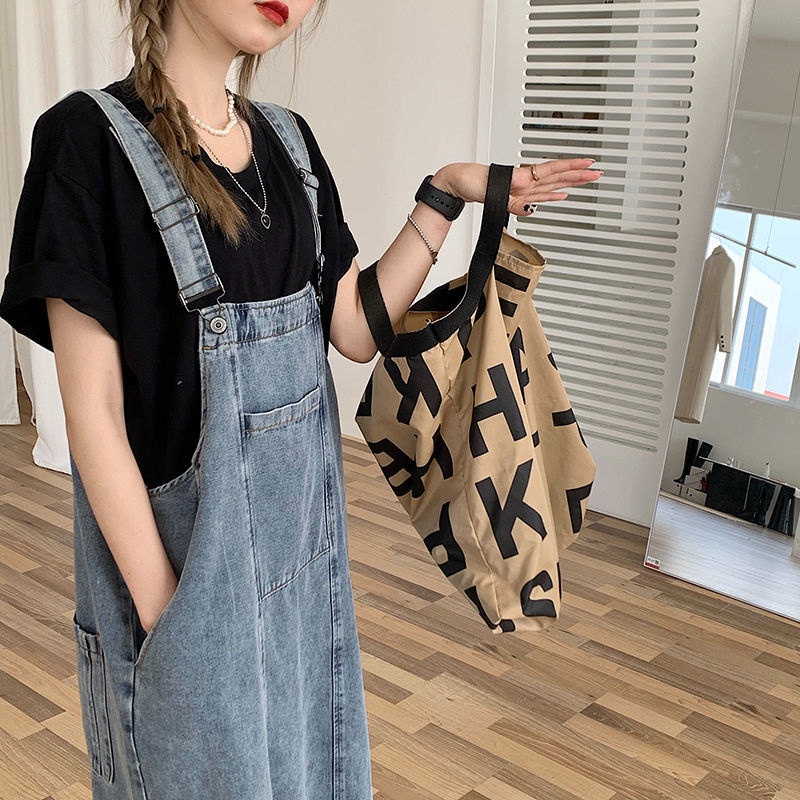 Đầm Yếm Denim Dáng Rộng Dài Qua Gối Có Túi Xẻ Tà Sau Lưng Thời Trang Xuân Hè