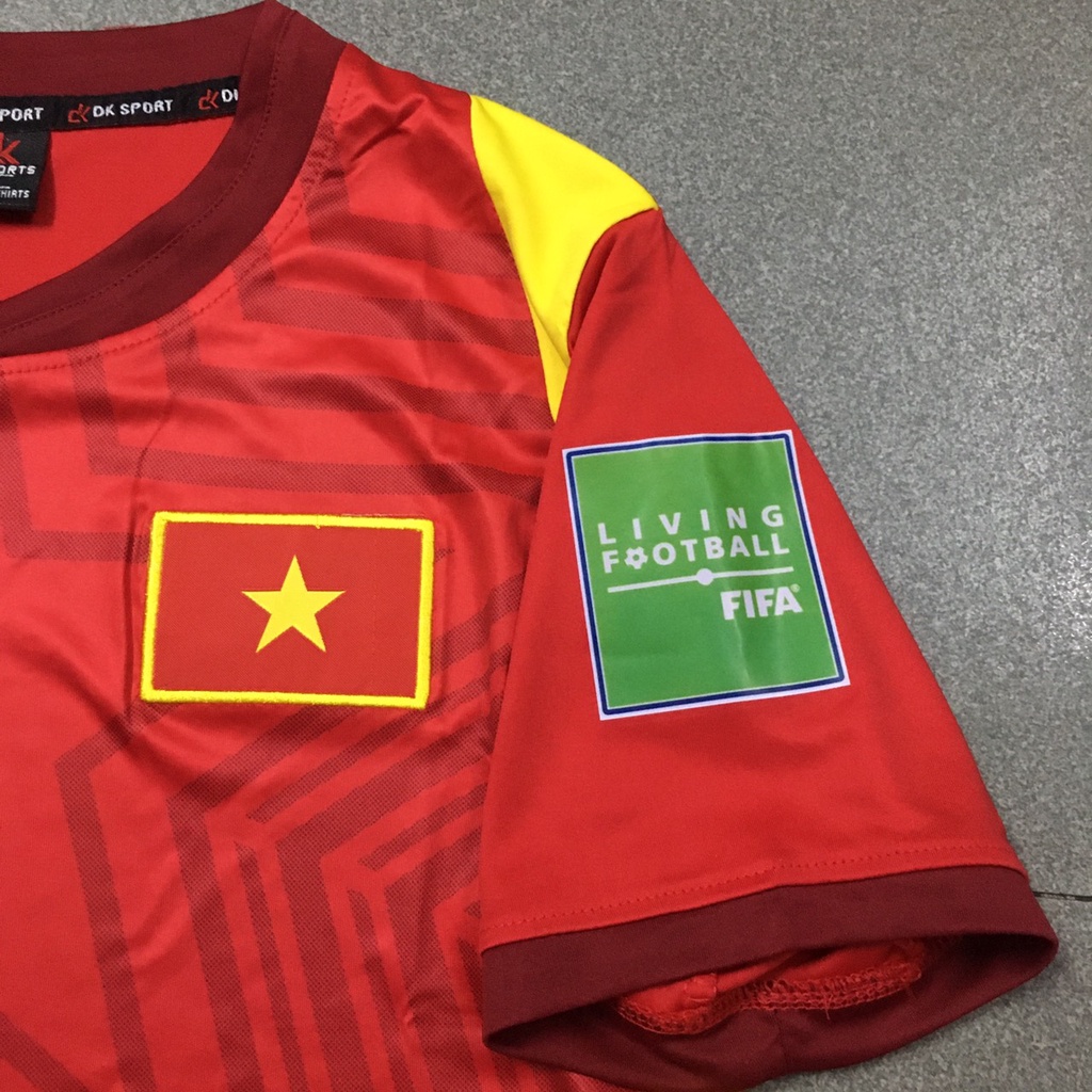 Bộ áo đá banh Công Phượng tuyển VN mới nhất logo WC2022