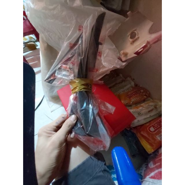Cốp đen dẫn hướng gió phía trước exciter