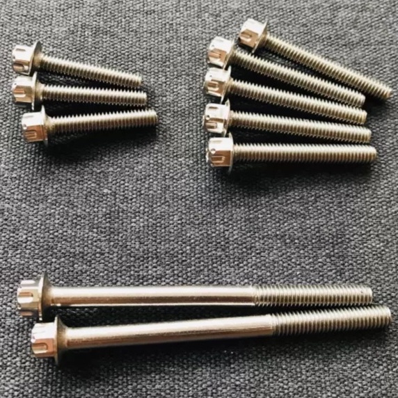 Ốc Salaya lốc máy Vario các đời thay thế ốc zin nguyên bản sẽ giúp máy cứng cáp bền bỉ và nổi bật