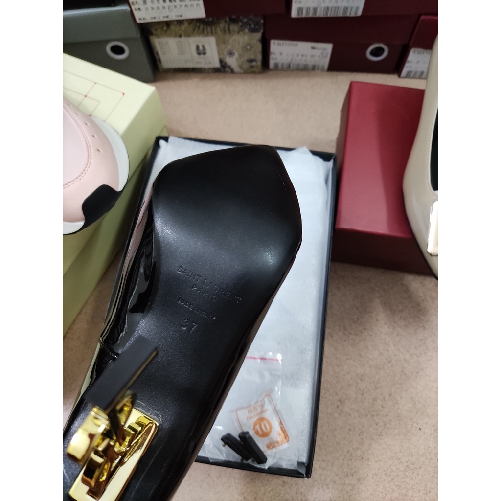 Giày Cao Gót Da Bóng Đế Bằng Màu Vàng Cho Nữ