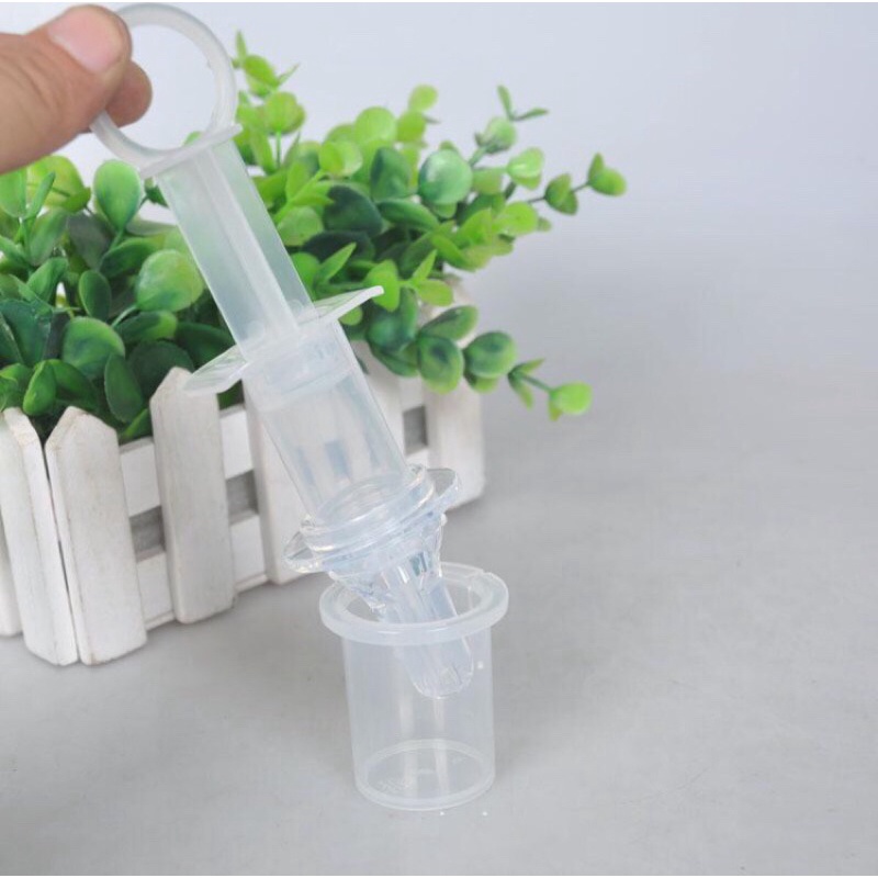 Dụng cụ bơm sữa bơm thuốc cho bé