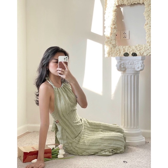 Đầm cổ yếm hở nơ lưng