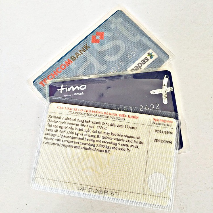 BỘ 8 vỏ bọc thẻ căn cước thẻ tín dụng trong suốt (VBT08)