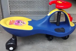 Xe lắc cho bé