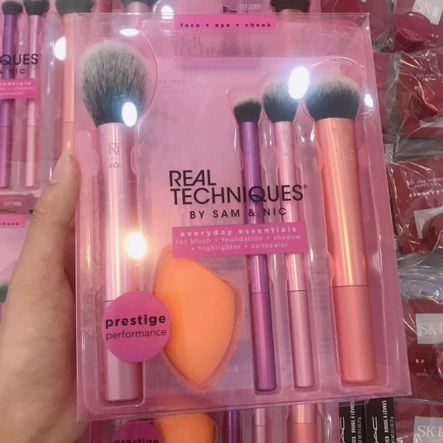Bộ Cọ Real Techniques Everyday Essentials | BigBuy360 - bigbuy360.vn
