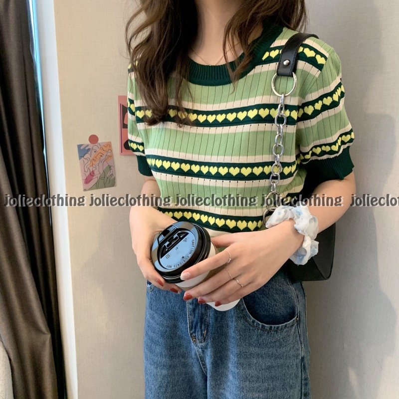 Áo croptop len cổ tròn, tay ngắn họa tiết trái tim xinh xắn