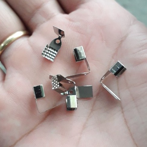 kẹp 3 lá 4 * 9mm : 100 cái  - 15k ( 1000c = 100k )  [nguyên liệu handmade]
