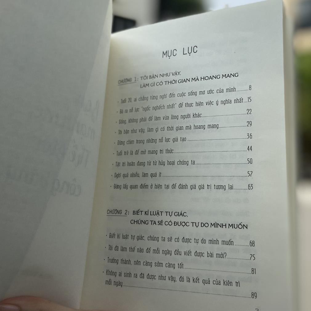 Sách - Bạn Càng Mạnh Mẽ, Thế Giới Càng Công Bằng
