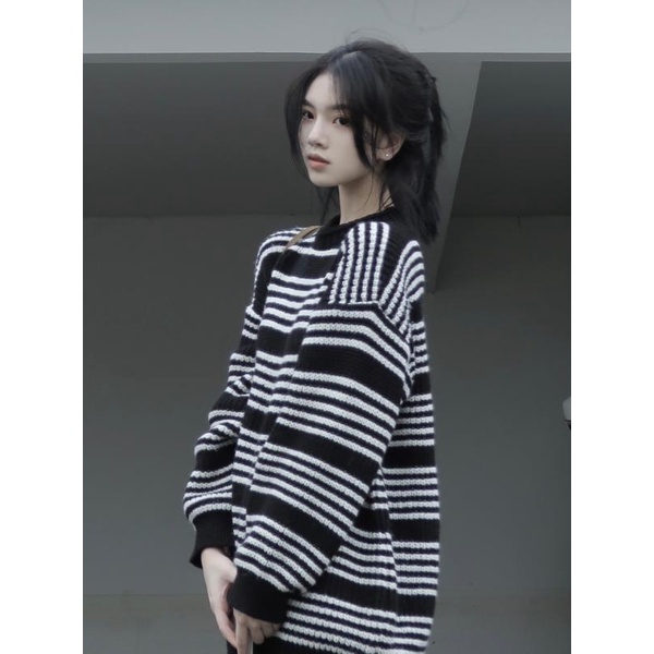 Áo len form rộng họa tiết kẻ sọc phong cách retro