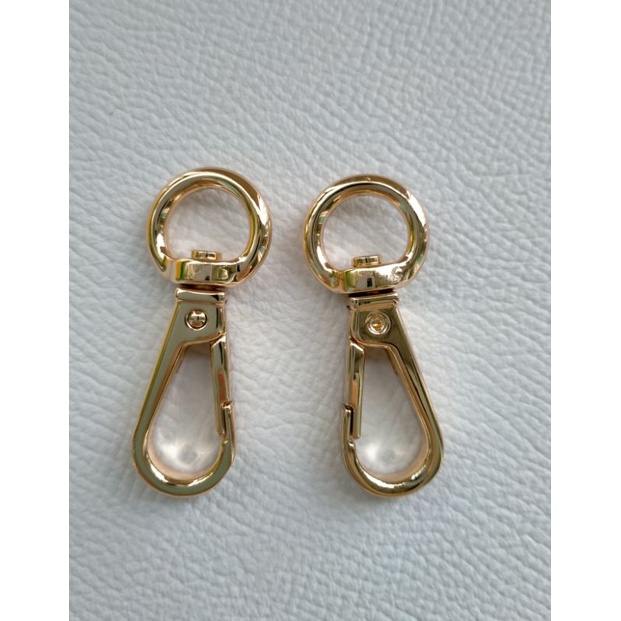 1 cặp móc cua 1cm hàng đẹp,có chữ