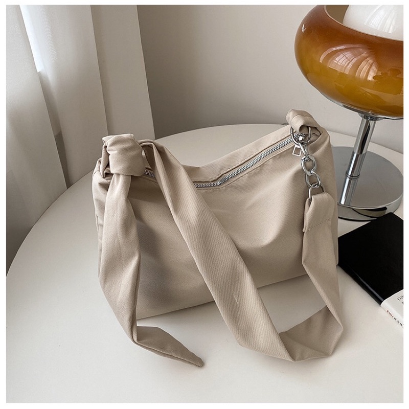 Túi đeo chéo vải kaki thắt dây phối xích lạ (hình thật)