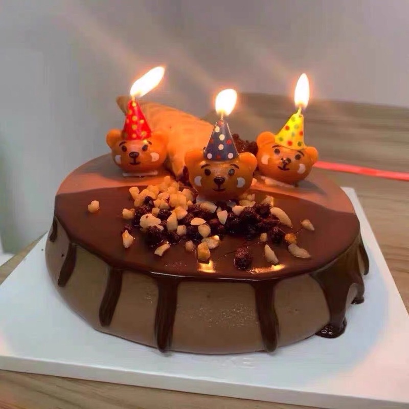 Nến đầu gấu nâu mũ chấm bi màu sắc trang trí sinh nhật, tiệc
