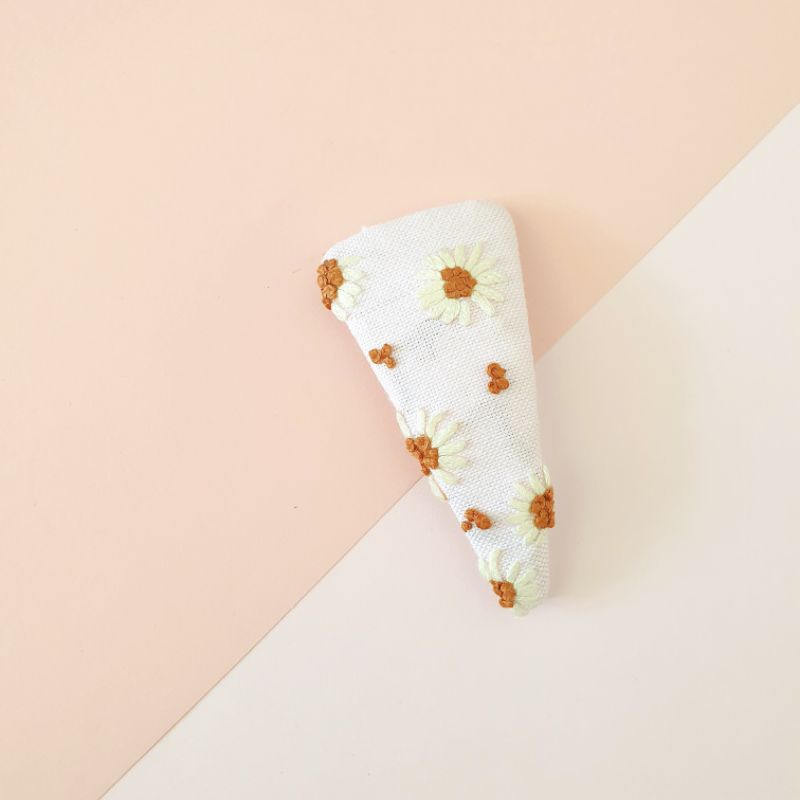 Kẹp Tóc Tam Giác Thêu Hoa