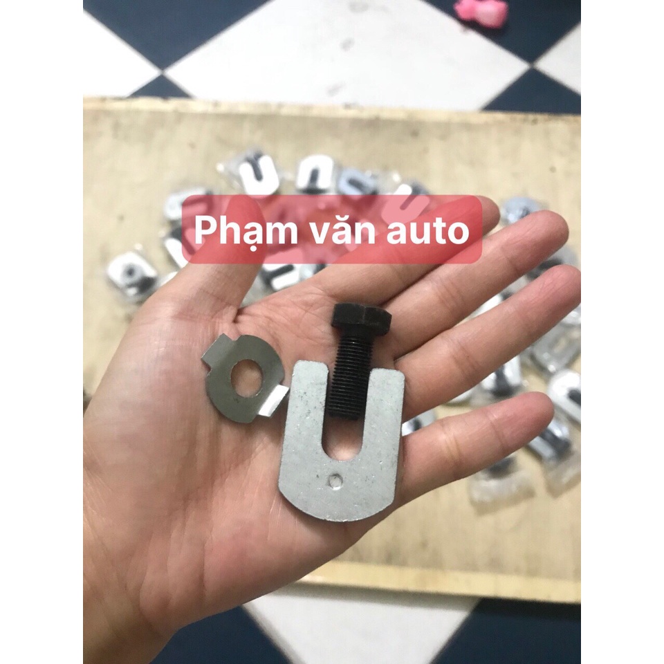 Bộ ốc khoá hãm chốt trục các đăng Ford Transit hàng theo xe Phạm Văn Auto