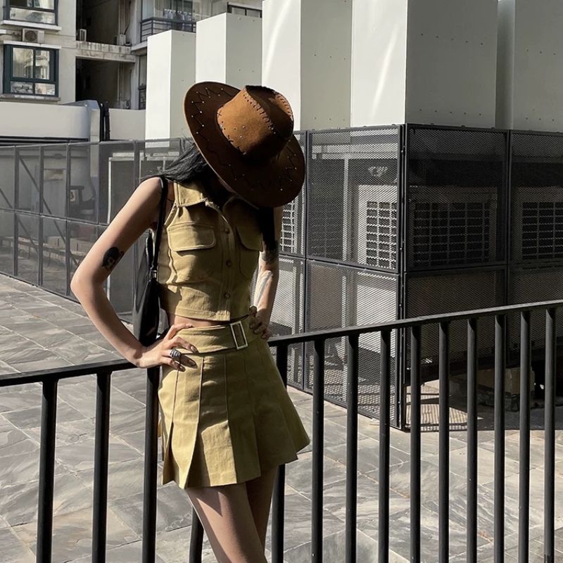 Set áo croptop cổ bẻ không tay + chân váy đuôi cá xếp ly  kèm dây nịt kaki nâu nhạt oder taobao