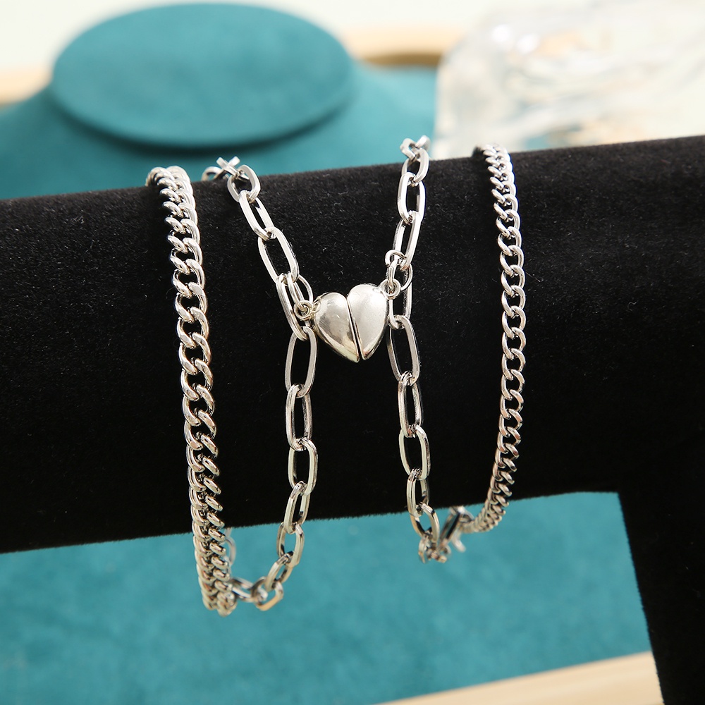 Set 2 vòng tay 17KM mặt hình trái tim có nam châm màu bạc thời trang cho cặp đôi