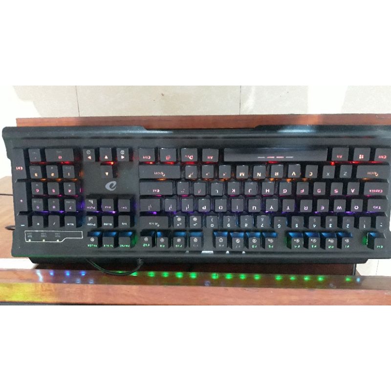 Bàn phím cơ DAREU CK525 switch blue mới 95%