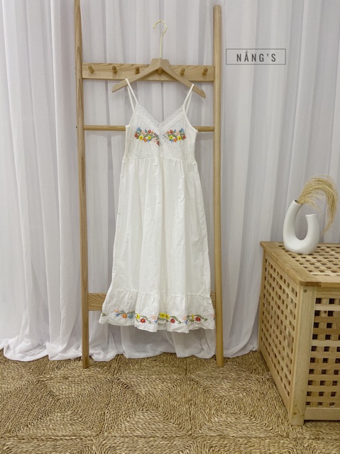 Vây thêu hoa thổ cẩm