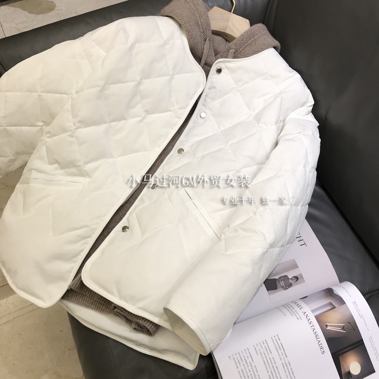 Áo phao chần cổ tròn cúc bấm