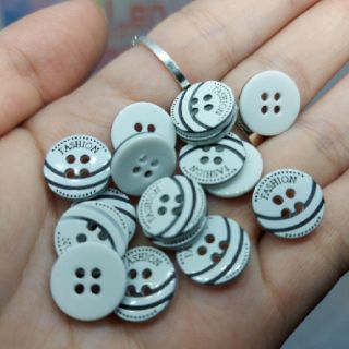 10 cúc áo sơ mi ( nút áo, nút nhựa ) phối sọc đen