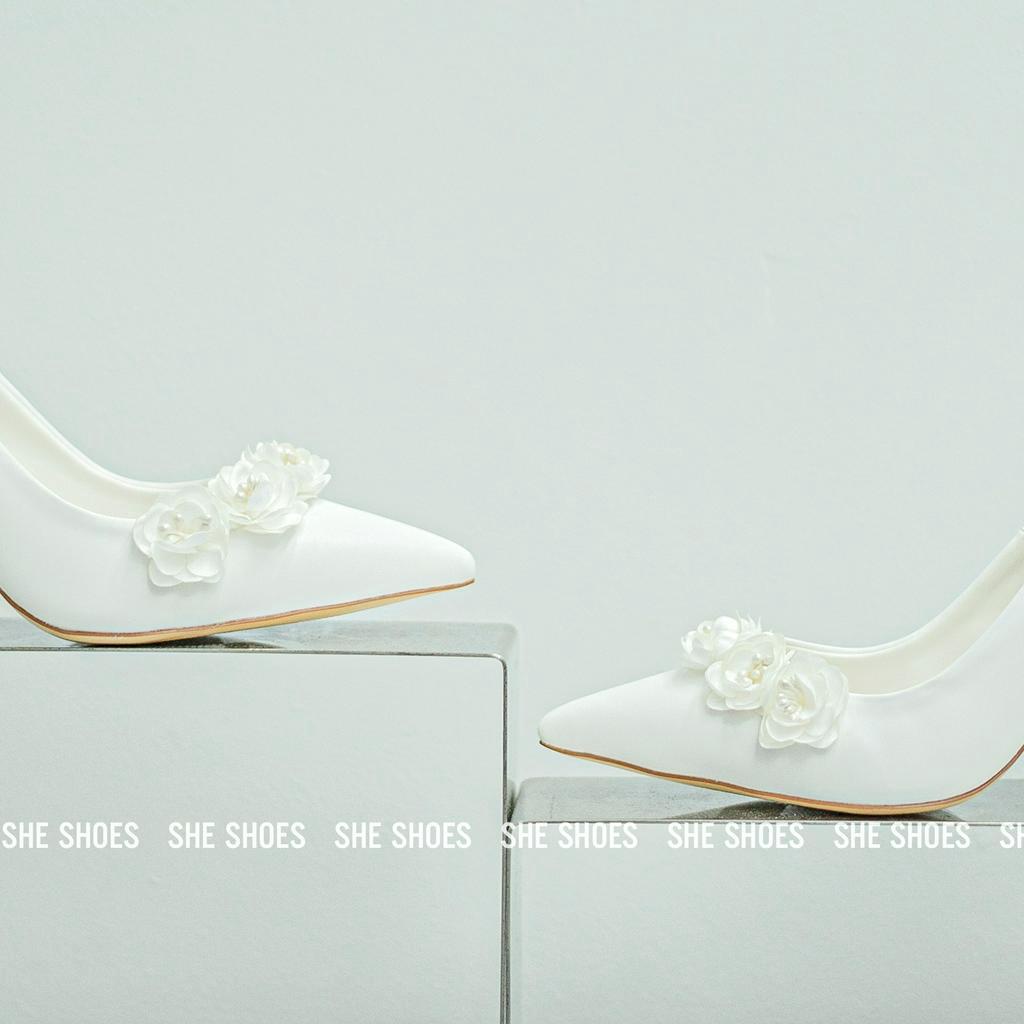 Giày Cưới da PU gót nhọn đính viền 3 nhụy chéo VIE (NEW ARRIVAL) - GC07052