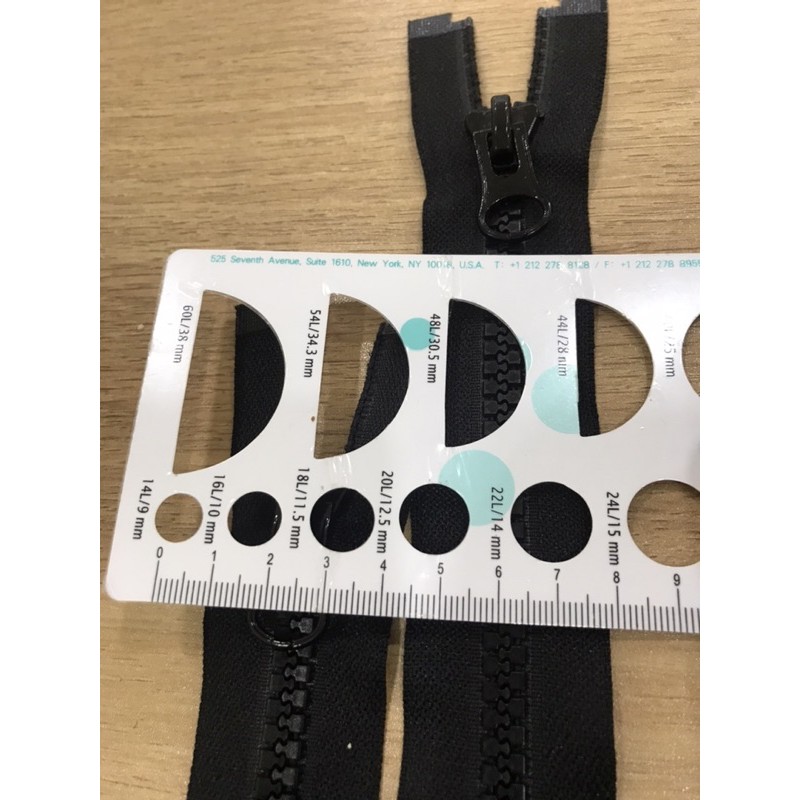 Thanh Lý Dây Khoá Kéo Nhựa Cá Sấu Răng 8 Mở Cho Áo Khoác - Khóa Vislon R8 Màu Đen 70cm