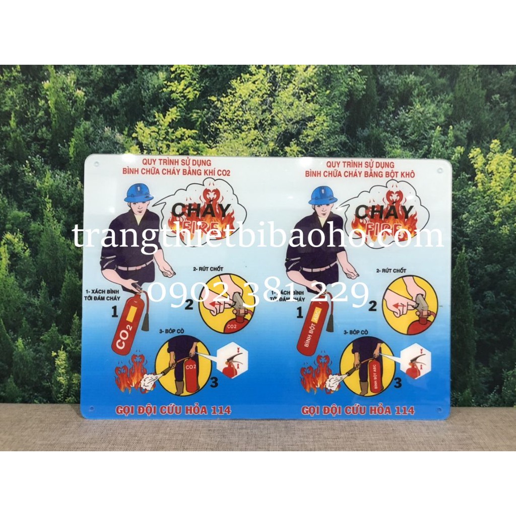 Biển báo mica hướng dẫn sử dụng bình chữa cháy C02 và bột khô KT 20 x 30 - hình thật