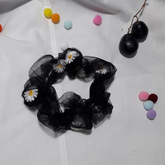 Buộc tóc scrunchies hoa cúc hot hit