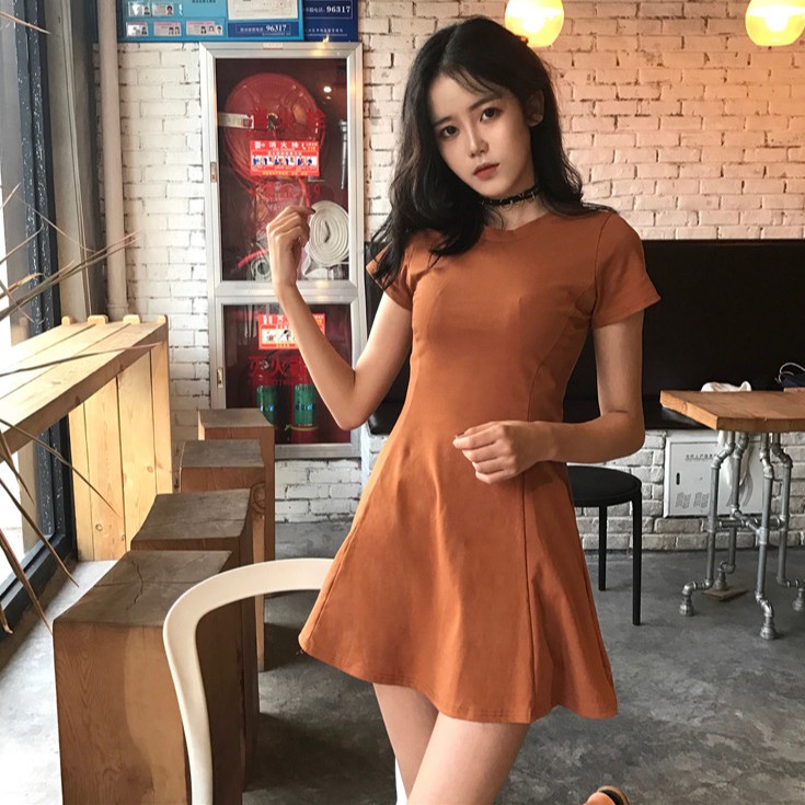 Đầm tay ngắn thiết kế quyến rũ hợp thời trang | BigBuy360 - bigbuy360.vn