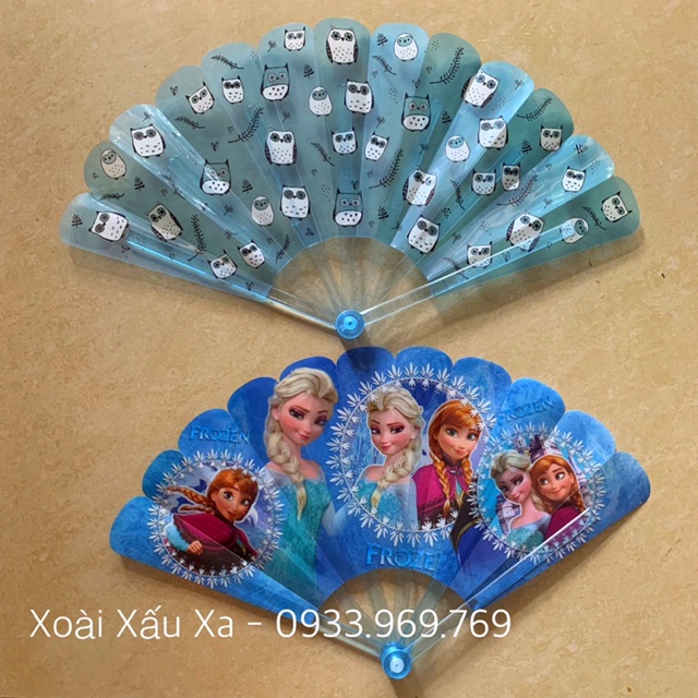 Quạt nhựa xếp hoạt hình dễ thương  kitty, đoraemon, stitch, elsa...