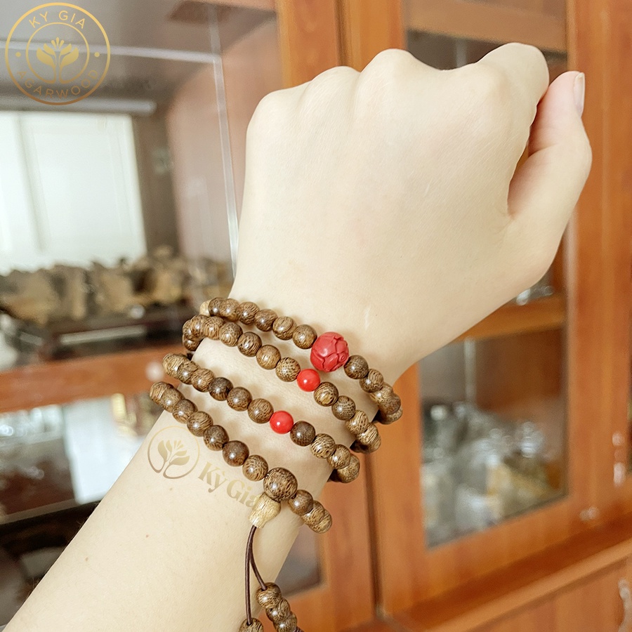 Vòng Tay Tràm Hương Kỳ Gia 108 Hạt 6 Li Charm Sen Chu Sa