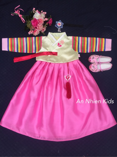 Hanbok bé gái