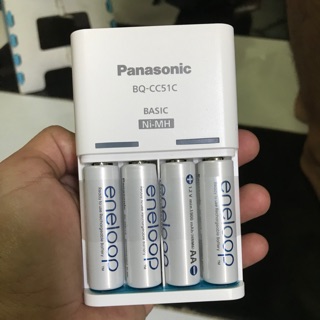 Máy sạc kèm 4 pin Panasonic Eneloop