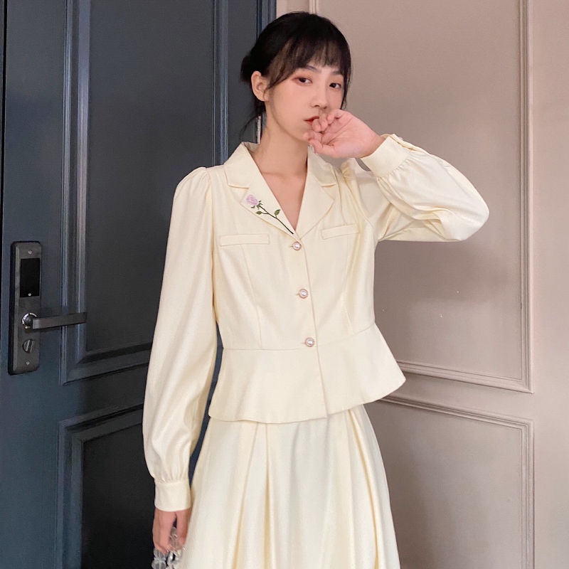 Bộ đầm hai mảnh kiểu vest cài nút dáng ôm thời trang xuân thu phong cách Pháp retro thêu họa tiết hoa hồng dành cho nữ