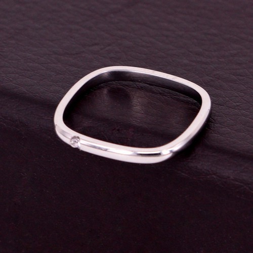 Nhẫn Nữ Bản Vuông Đính 1 Viên Đá Nhân Tạo Titan Ko Đen TT 3531