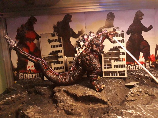 Mô hình đồ chơi quái vật khủng long Shin Godzilla NECA 2016 dạng phung tia laser.