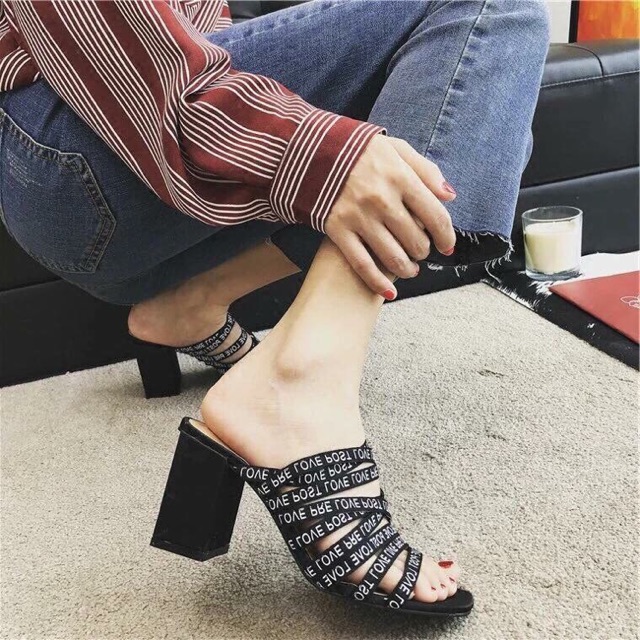 Guốc zara chữ hit hot
