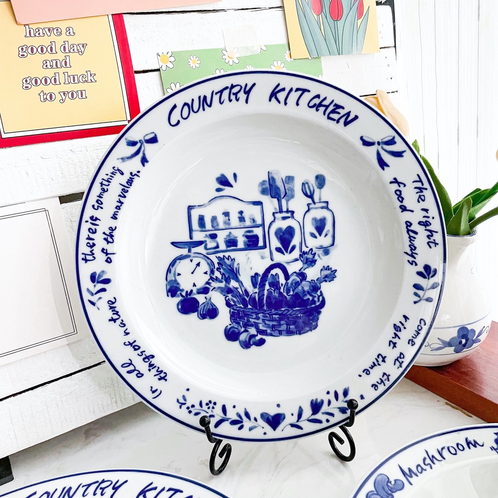 Dĩa tròn viền chữ, hình ảnh phong cách Âu