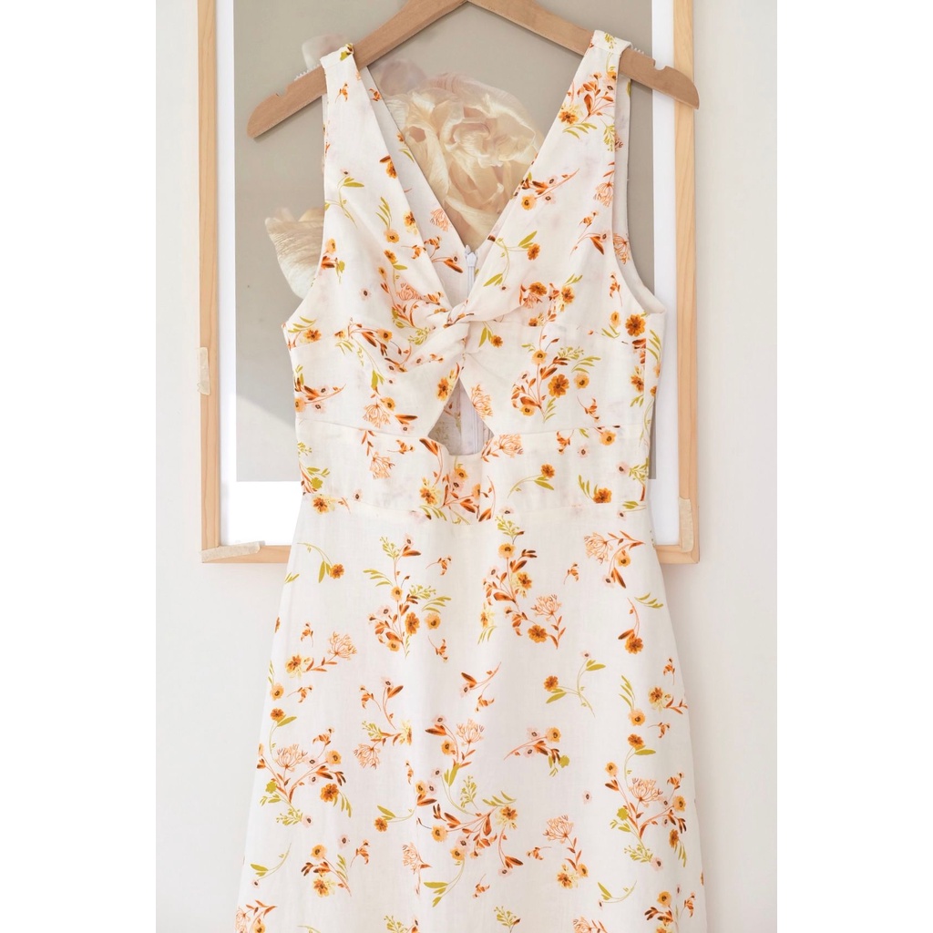 Ceci Cela - Đầm Họa Tiết Hoa Vàng Cam Dáng Dài Knot