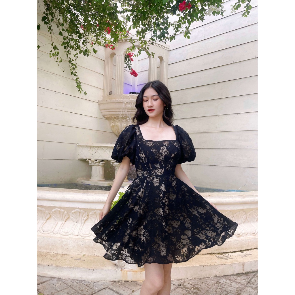 DETALY - Đầm xòe hở lưng Ariana màu đen D20043