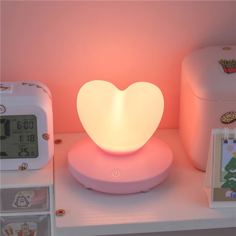 Đèn ngủ trái tim đế màu hồng ánh sáng vàng ấm - Decor phòng ngủ - Quà tặng dễ thương