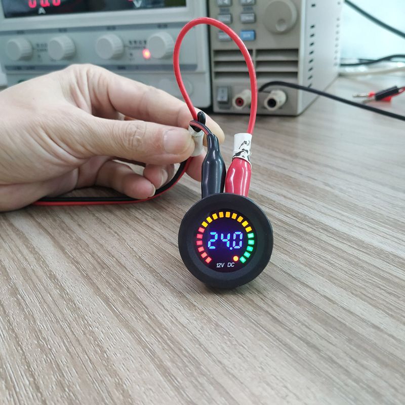 Vôn kế kỹ thuật số có đèn led cho xe hơi / mô tô DC 12V