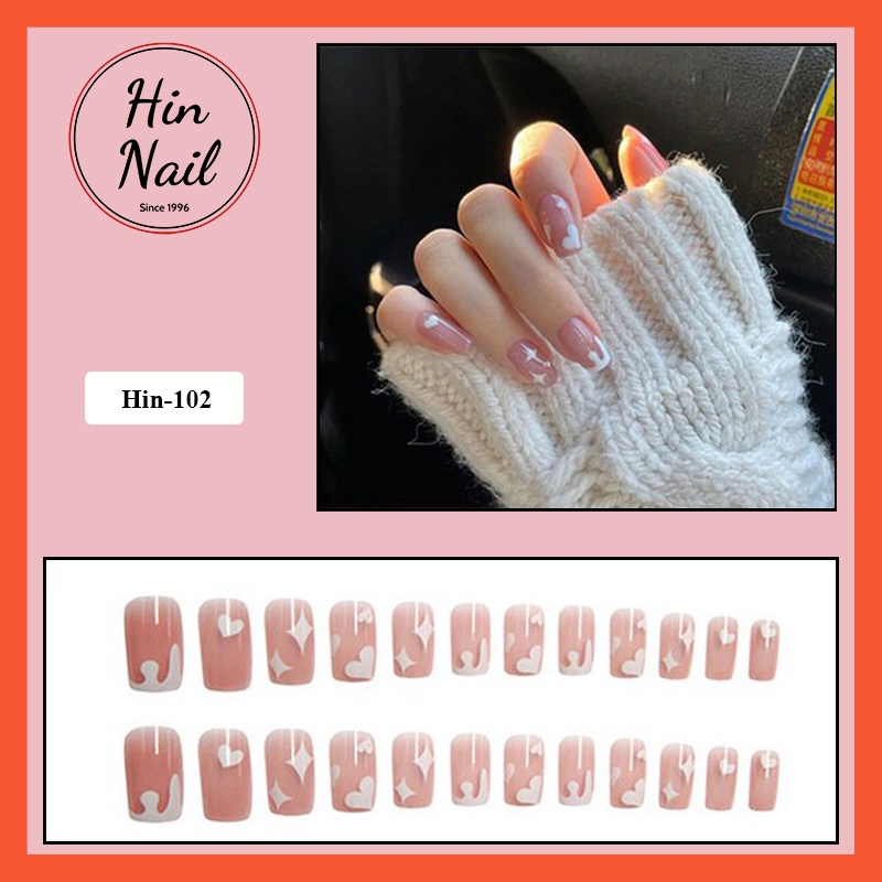 Móng tay giả form ngắn màu hồng họa tiết trái tim mới