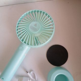 quạt cầm tay 3 cấp độ có đế đứng