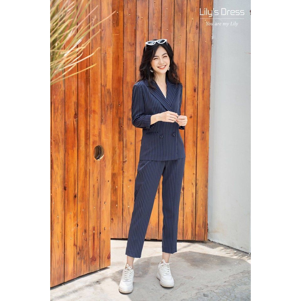 Set Blazer Kẻ Xanh Navy 4 cúc dáng ngắn + quần âu by Lilie | BigBuy360 - bigbuy360.vn