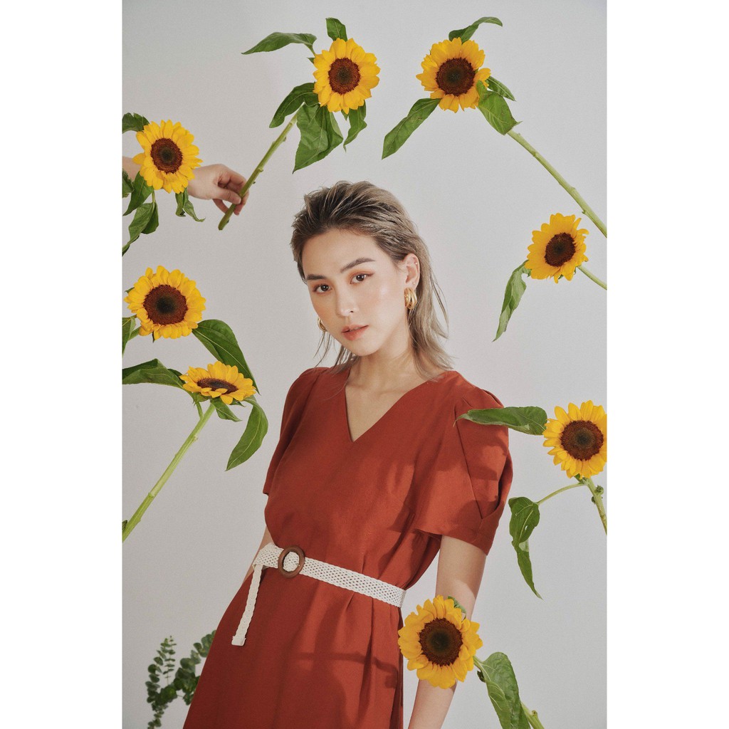 Đầm suông A cổ tim kèm belt 1VA1022 ADORE DRESS | BigBuy360 - bigbuy360.vn