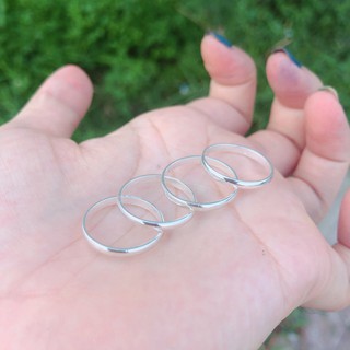 Nhẫn tròn mo bạc ta đặc ruột. nhẫn bạc nguyên chất nam và nữ đều đeo rất đẹp.